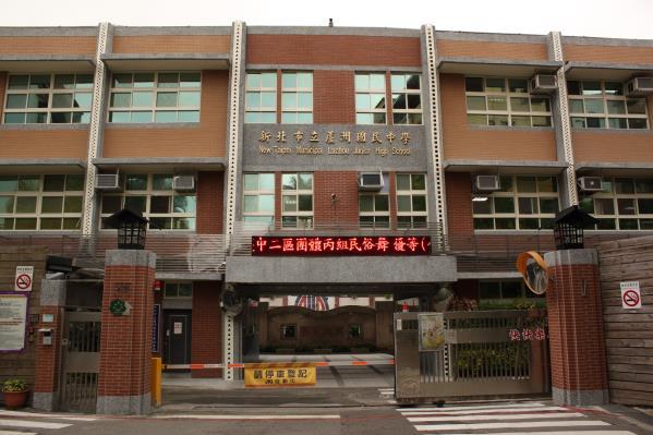民國100年校門口